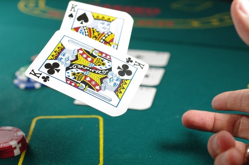 What a Live Online Casino Dealer Has to Know