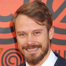 Michael Dorman Girlfriends and dating rumors