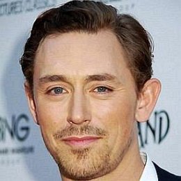 JJ Feild, Neve Campbell's Boyfriend