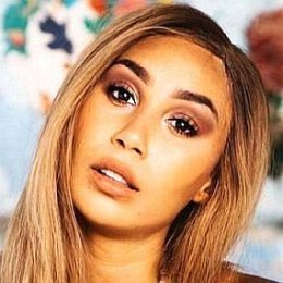 Eva Gutowski, Adam Bartoshesky's Girlfriend