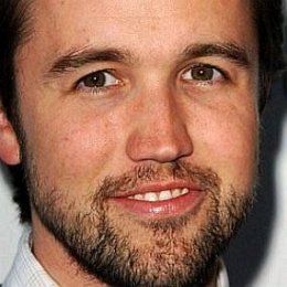 Rob McElhenney, Kaitlin Olson's Husband